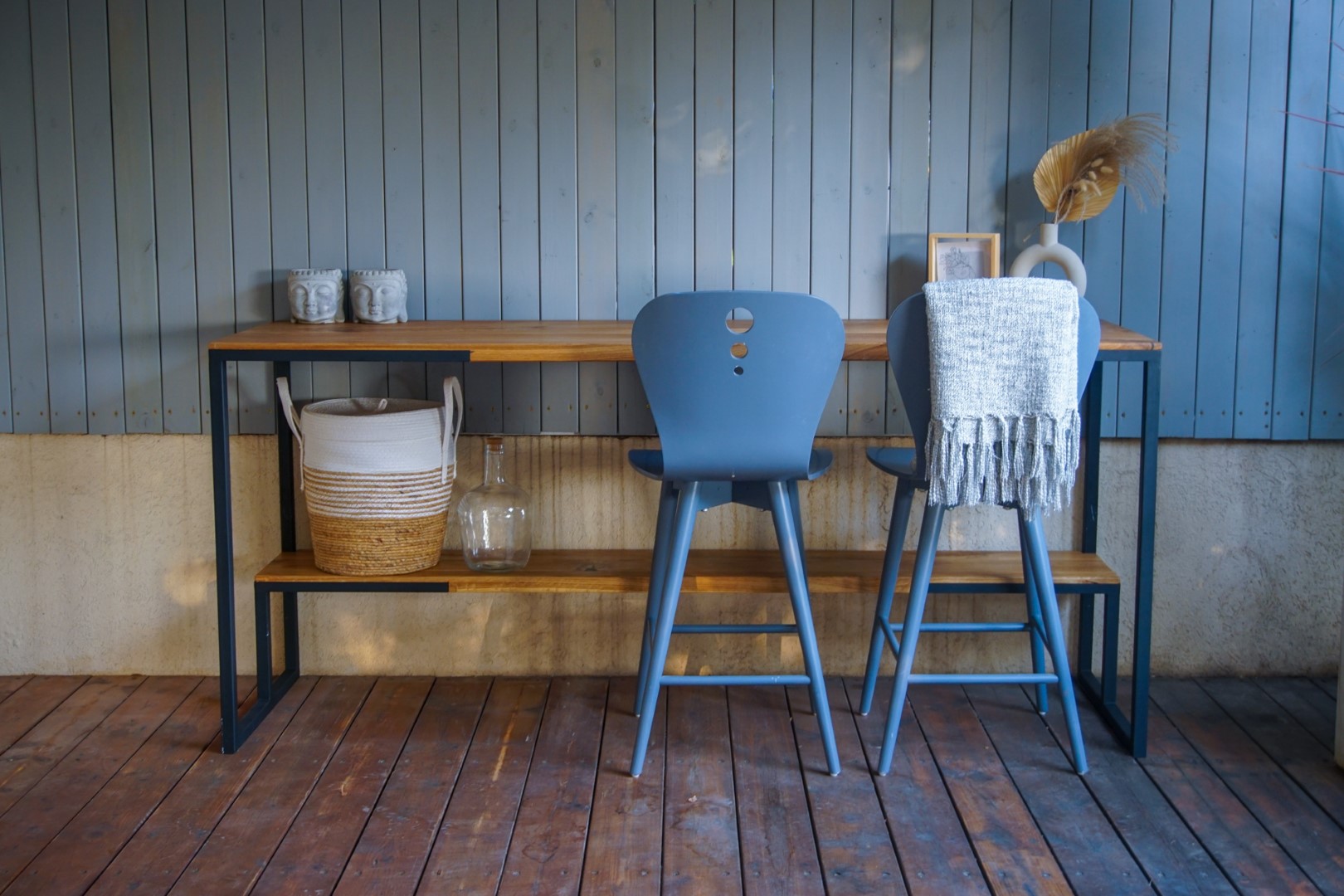 ברזל ועץ נפגשים- שולחן בר